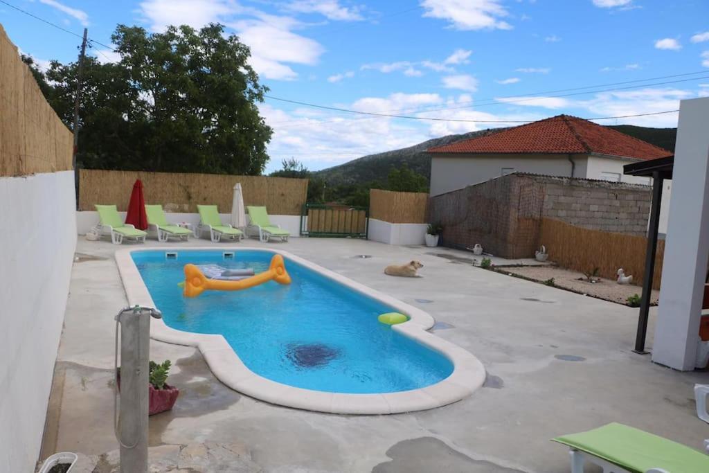 Villa With Swimming Pool And Game Room Tugare Zewnętrze zdjęcie